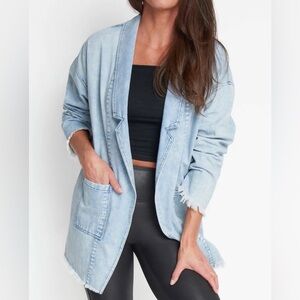 POL Oversized Collared Light Wash Denim Blazer Raw hem size medium